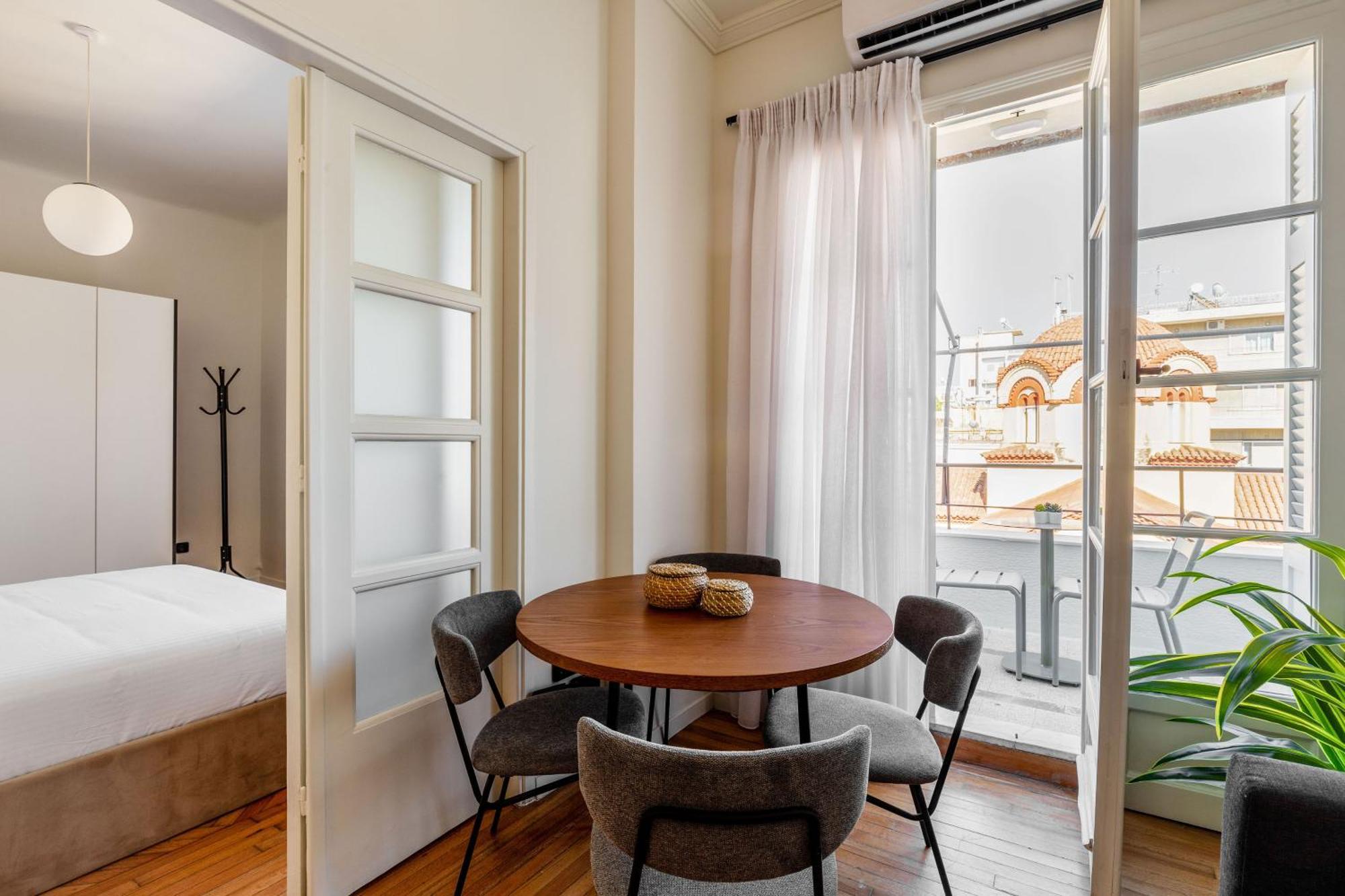 The Met By Zoia Living Apartment Атина Екстериор снимка